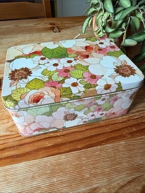 Vintage Floral Decorative Tin Box
